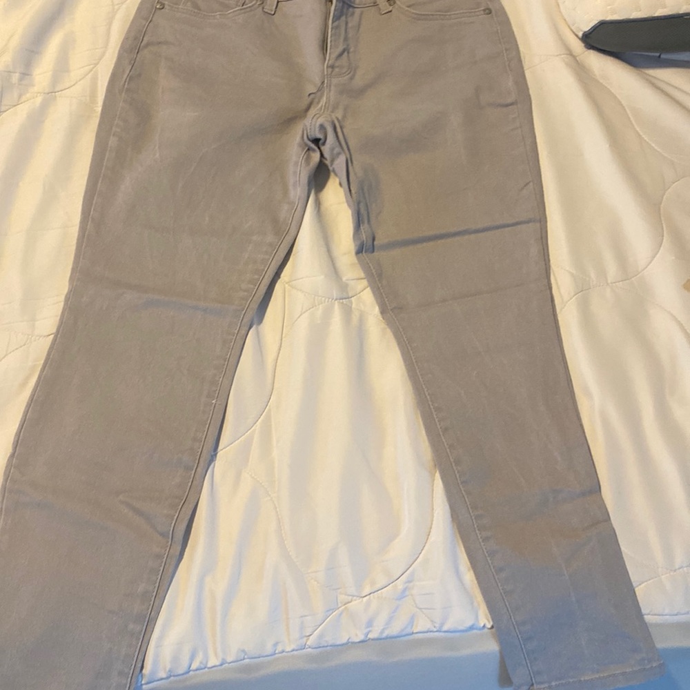 Gray skinny leg pants
